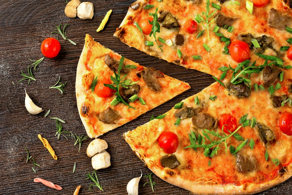 Pizza mit Basilikum
