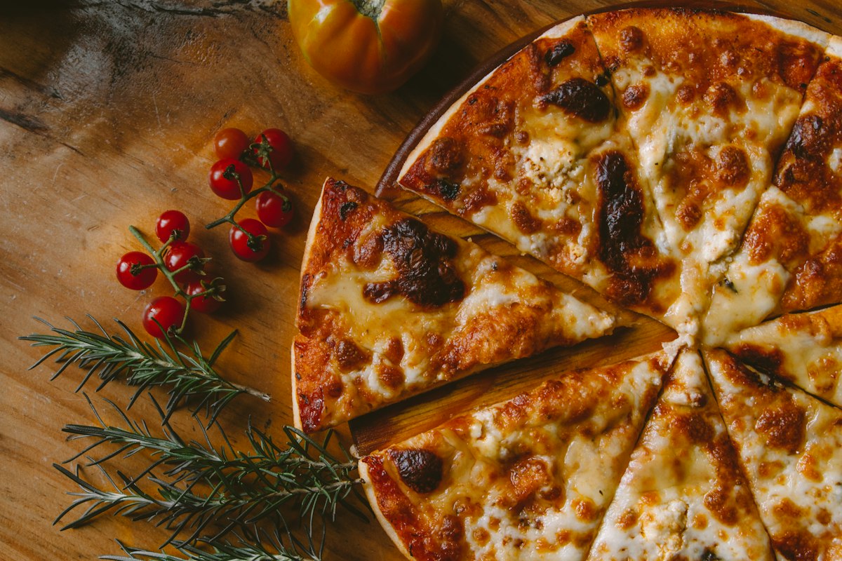 Pizza mit frischen Zutaten